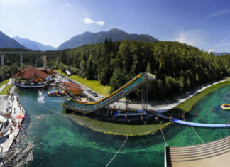 Panoramatický pohled na outdoorový park Area 47 v údolí Ötztal