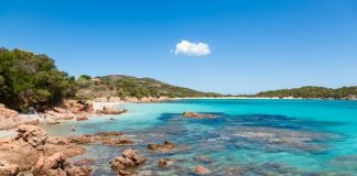 Pláž Rodinara na Korsice