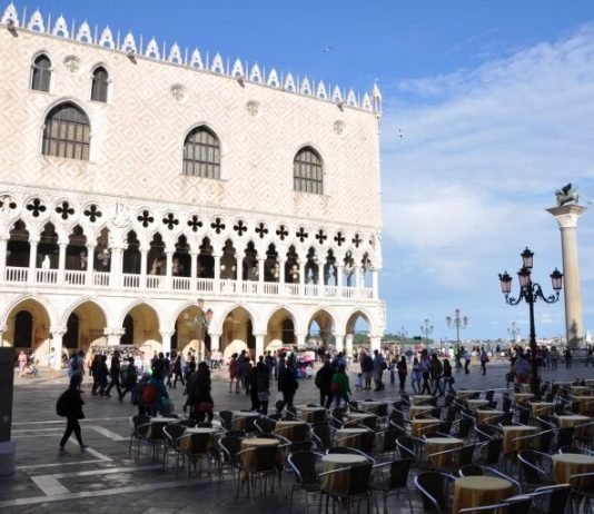 Dóžecí palác na náměstí San Marco (Benátky)