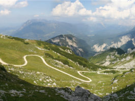 Turististické stezky v okolí Ga-Pa Cesta v horách nad Garmisch-Partenkirchenem
