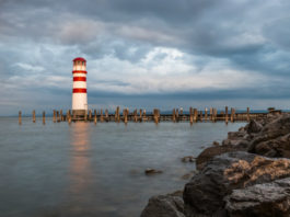 Maják v Podersdorfu u jezera Neusiedler