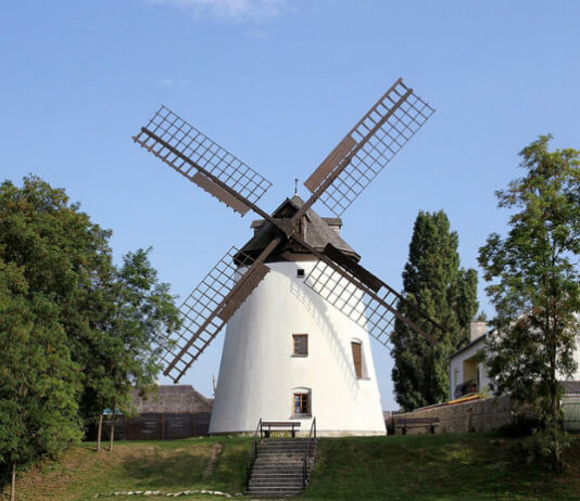 Větrný mlýn v Podersdorfu