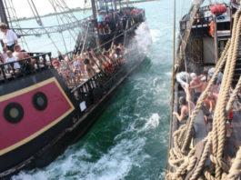 Plavba na pirátské lodi Jolly Roger Pirátské lodi Jolly Roger