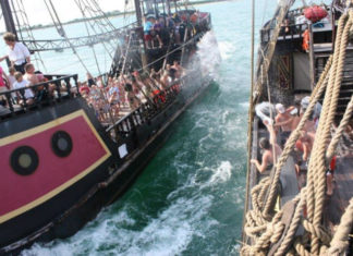 Plavba na pirátské lodi Jolly Roger Pirátské lodi Jolly Roger