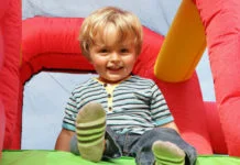Skákací centrum Gomma Magica Dítě na skákacím hradě