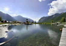 Pohled na jezero Umhausen za letního dne