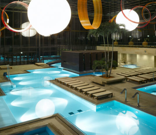 Lázně Merano Pohled na bazény v lázních Merano