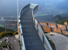 Hi-tech vyhlídka AlpspiX na hoře Osterfeldkopf v Bavorsku Vyhlídka Alpspix v Bavorsku