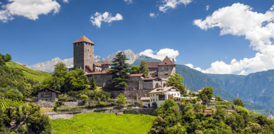 Hrad Tirol u Merana Hrad Tirol (Tyrol, Tirolo) v oblasti Merana