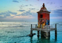 Faro rosso – historický maják v Lignanu Historický maják na pláži v Lignanu