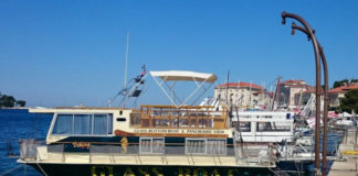 Výlet na lodi se skleněným dnem Poreč - loď Viking s proskleným dnem