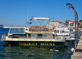 Výlet na lodi se skleněným dnem Poreč - loď Viking s proskleným dnem