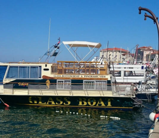 Výlet na lodi se skleněným dnem Poreč - loď Viking s proskleným dnem