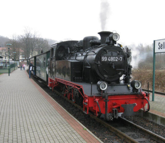 Parní vláček Rasender Roland Parní vláček Rasender Roland (Krkolomný Roland)