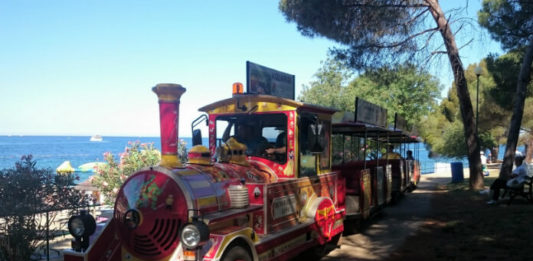Promenáda do Poreče – pěšky nebo turistickým vláčkem Turistický vláček Poreč