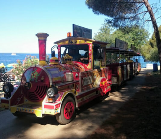 Promenáda do Poreče – pěšky nebo turistickým vláčkem Turistický vláček Poreč