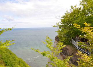 Königsstuhl – křídové útesy v přírodním parku Jasmund Vyhlídková plošina na Koenigsstuhl