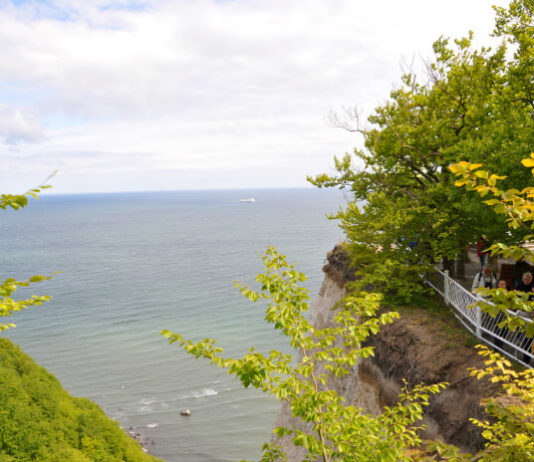 Königsstuhl – křídové útesy v přírodním parku Jasmund Vyhlídková plošina na Koenigsstuhl