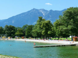Přírodní koupaliště Kainzenbad Přírodní koupaliště Kaizenbad v Garmisch-Partenkirchenu