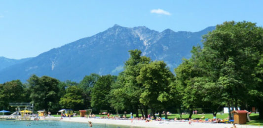 Přírodní koupaliště Kainzenbad Přírodní koupaliště Kaizenbad v Garmisch-Partenkirchenu