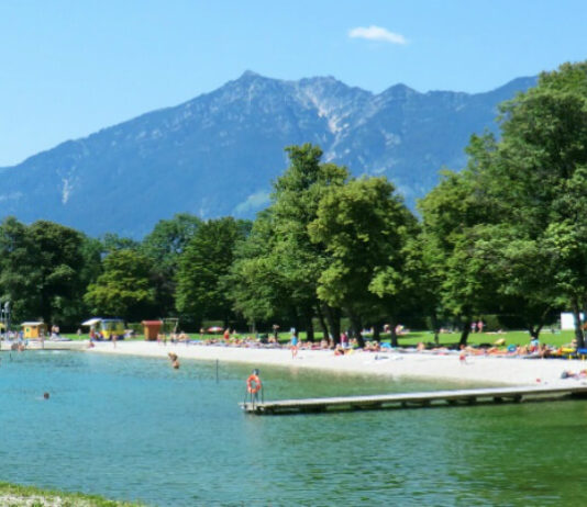 Přírodní koupaliště Kaizenbad v Garmisch-Partenkirchenu