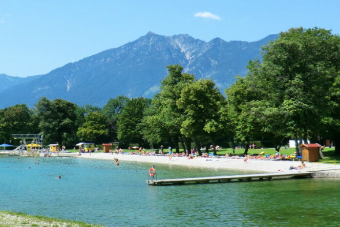 Přírodní koupaliště Kaizenbad v Garmisch-Partenkirchenu