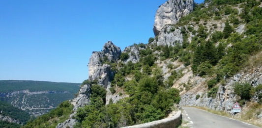 Gorges de la Nesque na kole Les Gorges de la Nesque