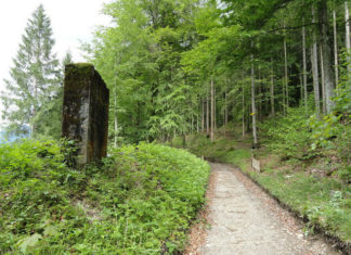 Historická bobová dráha u jezera Riessersee Olympijská bobová dráha u jezera Riessersee