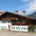 Alpská architektura ve vesnici Wamberg