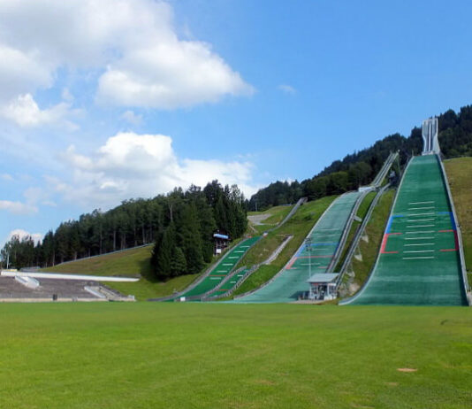 Olympijský stadion a skokanské můstky v Garmisch-Partenkirchenu Skokanské můstky v Garmisch-Partenkirchenu