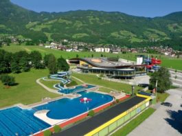 Erlebnistherme Zillertal ve Fügenu Erlebnistherme Zillertal - venkovní bazény