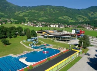 Erlebnistherme Zillertal ve Fügenu Erlebnistherme Zillertal - venkovní bazény