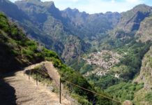 Oslí stezkou na vyhlídku Miradouro da Eira do Serrado Sestup Oslí stezkou do Curral das Freiras