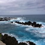 Porto Moniz - pohled na mořské lázně z promenády