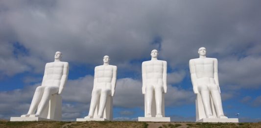 Mennesket ved havet Mennesket ved havet (Muži vítající moře)