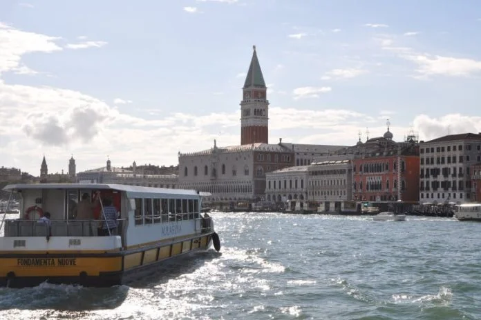 Dóžecí palác na náměstí San Marco (Benátky) Dóžecí palác na náměstí San Marco (Benátky)