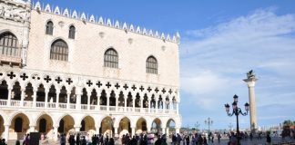 Dóžecí palác (Palazzo Ducale) v Benátkách Dóžecí palác na náměstí San Marco (Benátky)