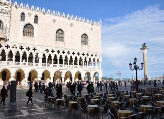 Dóžecí palác (Palazzo Ducale) v Benátkách Dóžecí palác na náměstí San Marco (Benátky)