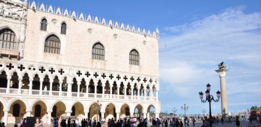 Dóžecí palác (Palazzo Ducale) v Benátkách Dóžecí palác na náměstí San Marco (Benátky)