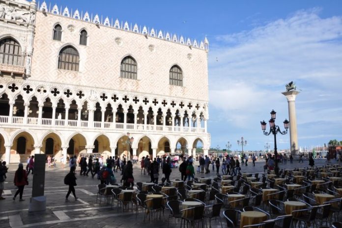 Dóžecí palác na náměstí San Marco (Benátky)