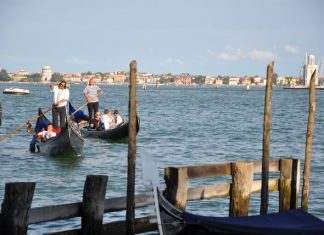 Projížďka na gondole v Benátkách Projížďka na gondole v Benátkách