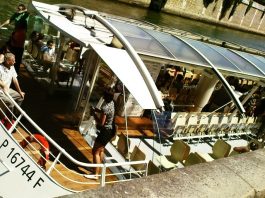 Batobus na Seině – nejlepší doprava po pařížských památkách Batobus - lodní autobus na Seině