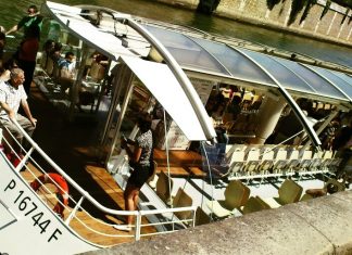 Batobus na Seině – nejlepší doprava po pařížských památkách Batobus - lodní autobus na Seině