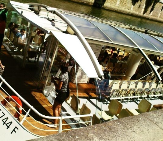 Batobus na Seině – nejlepší doprava po pařížských památkách Batobus - lodní autobus na Seině