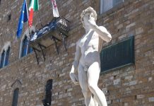 Replika sochy Davida od Michelangela Buonarrotiho na náměstí Piazza della Signoria