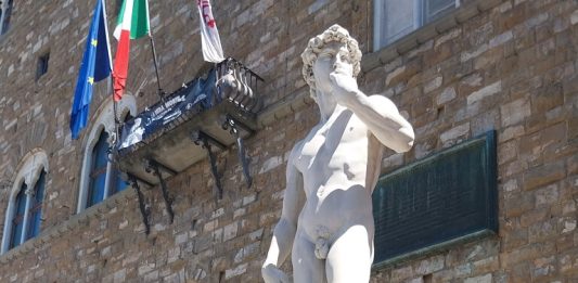 Socha Davida Replika sochy Davida od Michelangela Buonarrotiho na náměstí Piazza della Signoria