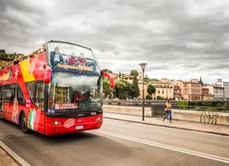 Hop-on hop-off vyhlídkový autobus ve Florencii Vyhlídkový autobus ve Florencii