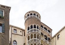 Točité schodiště paláce Palazzo Contarini del Bovolo