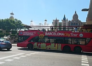 Hop-on hop-off vyhlídkový autobus v Barceloně Hop-on hop-off vyhlídkový autobus v Barceloně