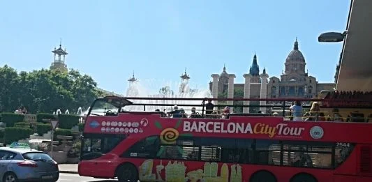 Hop-on hop-off vyhlídkový autobus v Barceloně Hop-on hop-off vyhlídkový autobus v Barceloně